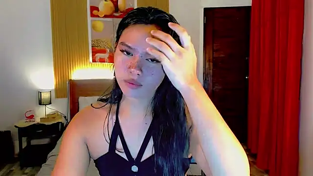 Snapshot of fallinLunaxX chatting on 10.08.25 fallinLunaxX online show from 10.08.25