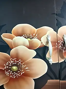 Snapshot of tulip-bae chatting on 10.04.25 tulip-bae online show from 10.04.25