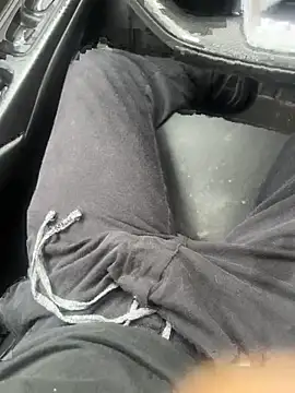 Snapshot of ayrtonmen chatting on 10.17.25 ayrtonmen online show from 10.17.25