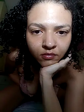 Snapshot of Larissinhamm chatting on 10.14.25 Larissinhamm online show from 10.14.25