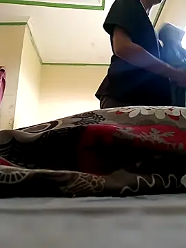 Snapshot of Larissinhamm chatting on 10.18.25 Larissinhamm online show from 10.18.25