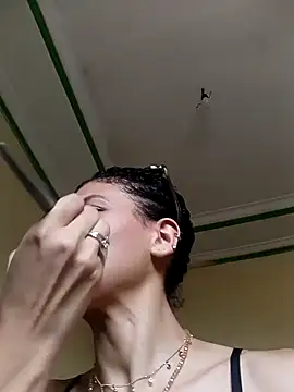 Snapshot of Larissinhamm chatting on 11.04.25 Larissinhamm online show from 11.04.25