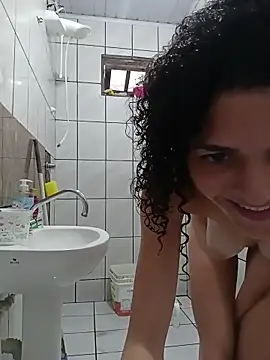 Snapshot of Larissinhamm chatting on 11.15.25 Larissinhamm online show from 11.15.25