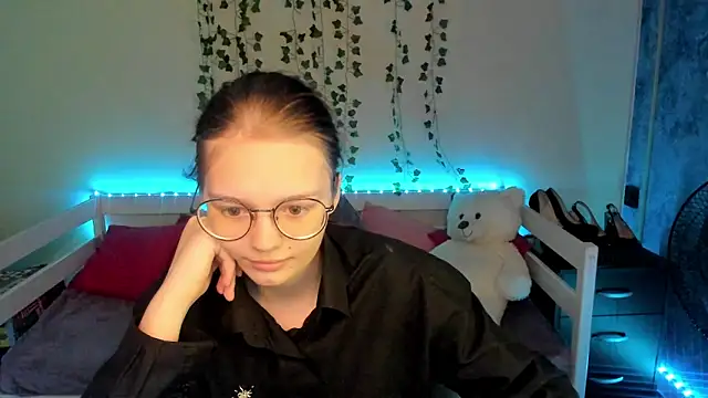 shy elina01 online show from 10.04.25