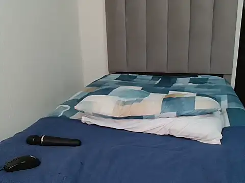 Snapshot of Sex_bomb30 chatting on 10.28.25 Sex bomb30 online show from 10.28.25