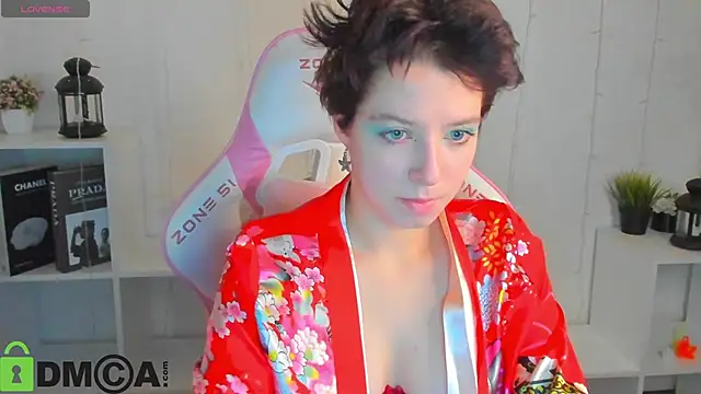 Sara Frayer online show from 12.04.25