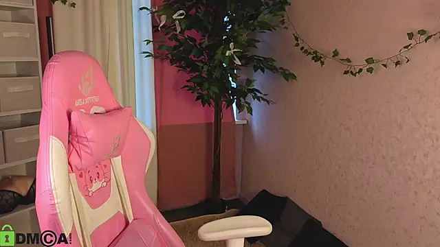 L1na Reeds online show from 04.10.26