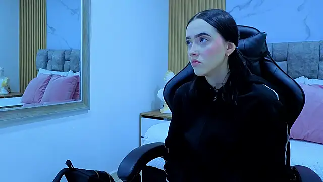 Snapshot of angel__kiss chatting on 10.26.25 angel kiss online show from 10.26.25