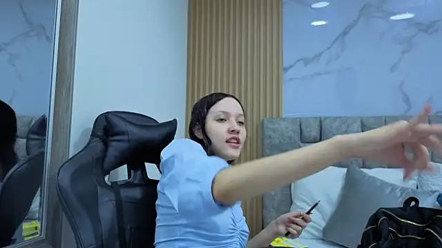 Snapshot of angel__kiss chatting on 02.06.26 angel kiss online show from 02.06.26