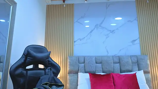 Snapshot of angel__kiss chatting on 02.18.26 angel kiss online show from 02.18.26