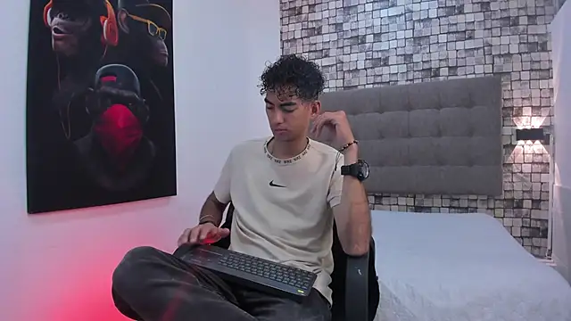 Ethan Brown0 online show from 10.03.25