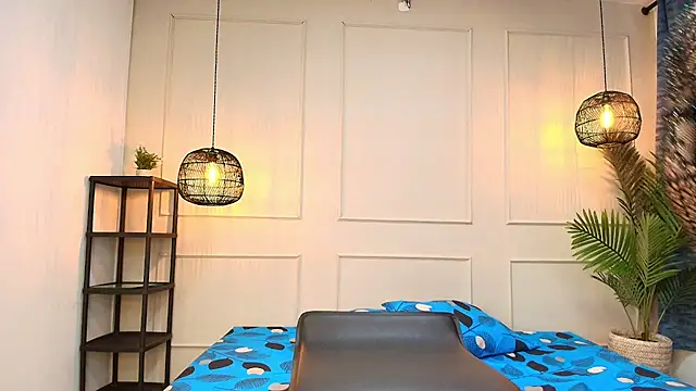 Snapshot of Nikki_Vesper chatting on 10.30.25 Nikki Vesper online show from 10.30.25