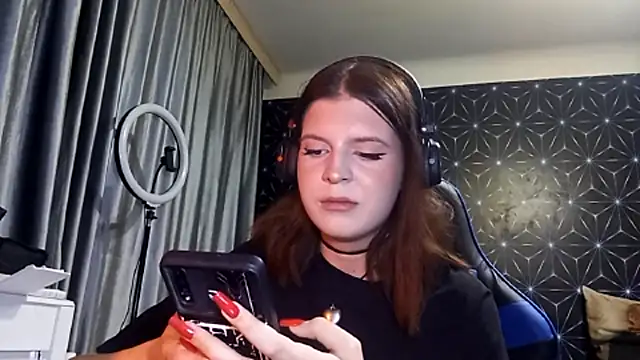 LissaKradfer online show from 10.03.25