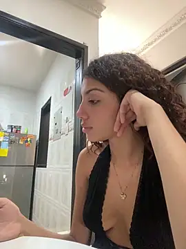 Snapshot of Azza__Slimene chatting on 10.20.25 Azza Slimene online show from 10.20.25