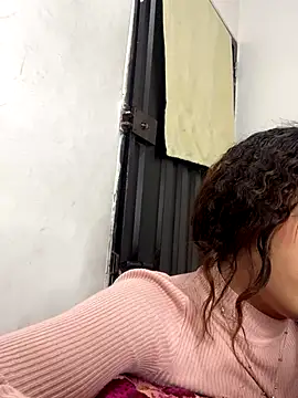 Snapshot of Azza__Slimene chatting on 10.25.25 Azza Slimene online show from 10.25.25