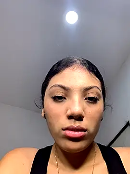 Snapshot of Azza__Slimene chatting on 11.12.25 Azza Slimene online show from 11.12.25