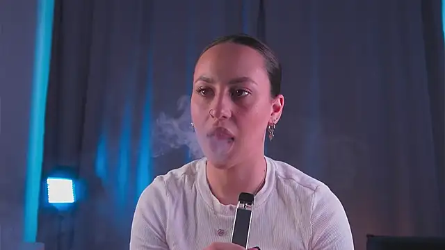 Snapshot of formoneyes chatting on 10.06.25 formoneyes online show from 10.06.25