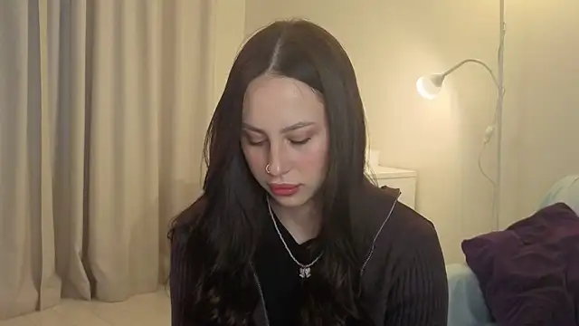 Snapshot of formoneyes chatting on 10.30.25 formoneyes online show from 10.30.25