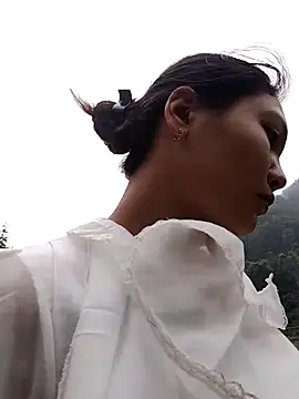 Snapshot of Mit-thi123 chatting on 10.31.25 Mit-thi123 online show from 10.31.25