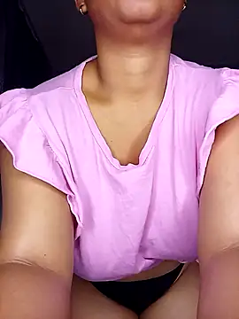 Snapshot of Sultrytits6 chatting on 10.24.25 Sultrytits6 online show from 10.24.25