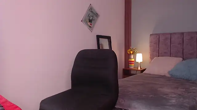 Snapshot of AgathaJane_ chatting on 10.04.25 AgathaJane online show from 10.04.25