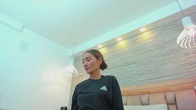 Snapshot of isaa_stone chatting on 10.23.25 isaa stone online show from 10.23.25