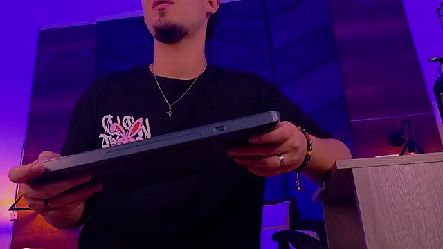 LiamThunder05  online show from 11.12.25