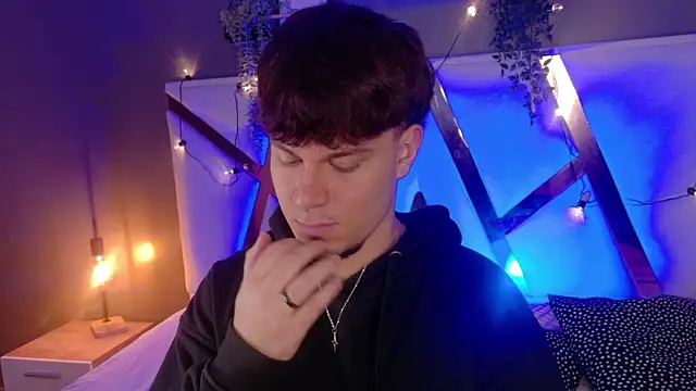 LiamThunder05  online show from 11.19.25