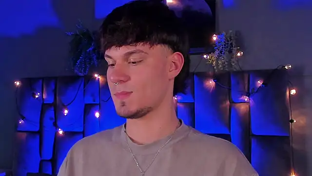 LiamThunder05  online show from 12.18.25