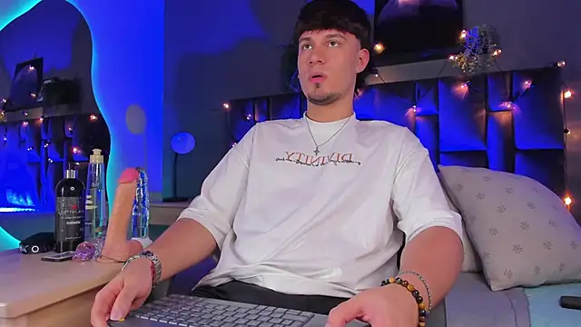 LiamThunder05  online show from 12.19.25