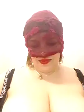 Snapshot of -Sonbola chatting on 10.18.25 -Sonbola online show from 10.18.25