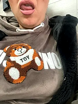 Daiana Andra online show from 10.14.25