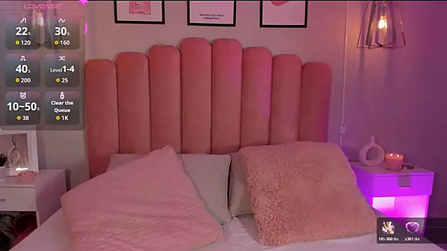 Snapshot of mara_swan_ chatting on 11.13.25 mara swan online show from 11.13.25