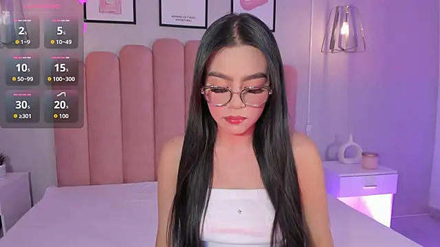 Snapshot of mara_swan_ chatting on 11.16.25 mara swan online show from 11.16.25