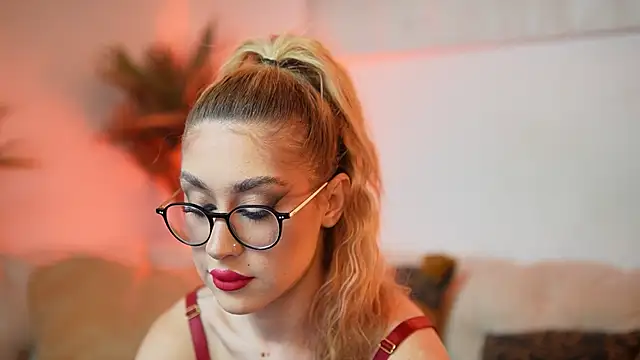 Snapshot of AileenKiss chatting on 01.18.26 AileenKiss online show from 01.18.26