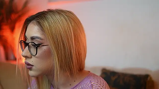 Snapshot of AileenKiss chatting on 02.13.26 AileenKiss online show from 02.13.26