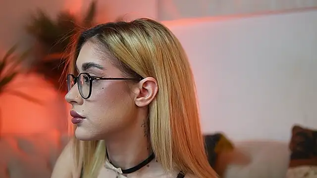 Snapshot of AileenKiss chatting on 02.21.26 AileenKiss online show from 02.21.26