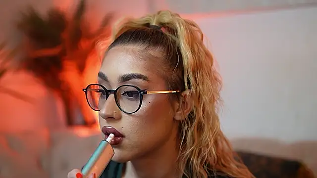 Snapshot of AileenKiss chatting on 02.26.26 AileenKiss online show from 02.26.26