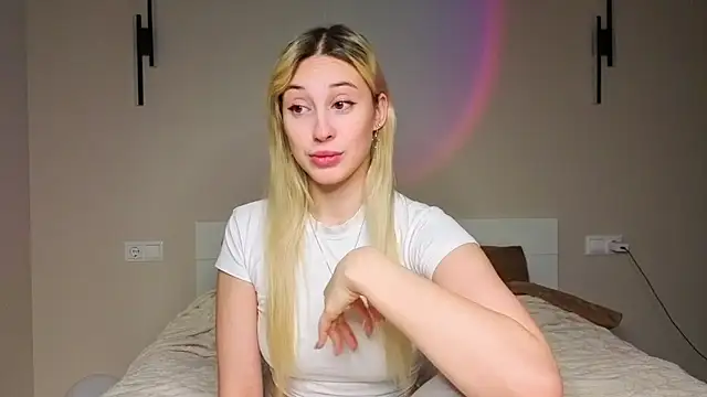 Snapshot of foxy_vivi chatting on 11.05.25 foxy vivi online show from 11.05.25