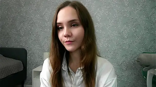 Snapshot of SweetSaraPie chatting on 10.04.25 SweetSaraPie online show from 10.04.25