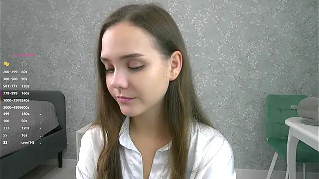 Snapshot of SweetSaraPie chatting on 10.18.25 SweetSaraPie online show from 10.18.25