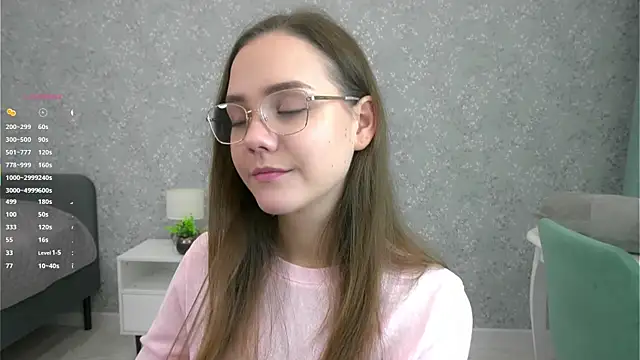 Snapshot of SweetSaraPie chatting on 11.22.25 SweetSaraPie online show from 11.22.25