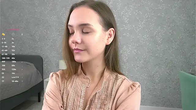 Snapshot of SweetSaraPie chatting on 11.28.25 SweetSaraPie online show from 11.28.25