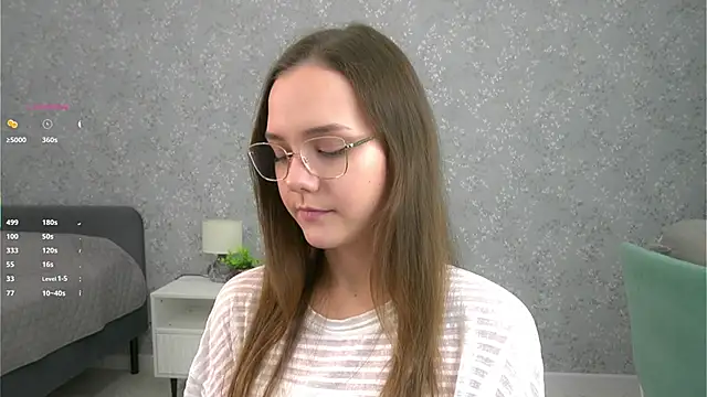 Snapshot of SweetSaraPie chatting on 11.29.25 SweetSaraPie online show from 11.29.25