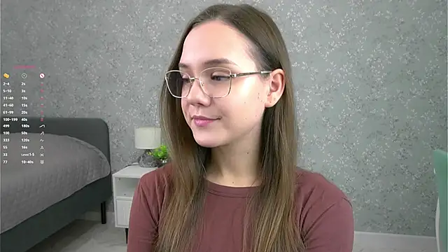 Snapshot of SweetSaraPie chatting on 12.05.25 SweetSaraPie online show from 12.05.25