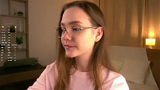 Snapshot of SweetSaraPie chatting on 02.15.26 SweetSaraPie online show from 02.15.26