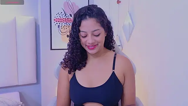 Snapshot of CamilaLevy chatting on 05.15.26 CamilaLevy online show from 05.15.26