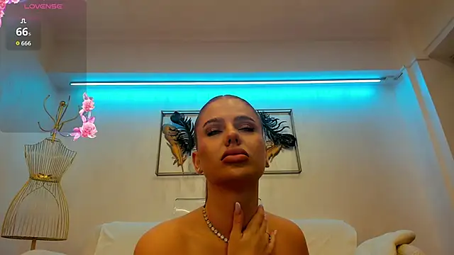 Snapshot of VikaFever chatting on 10.26.25 VikaFever online show from 10.26.25