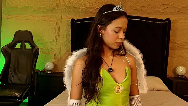 Snapshot of naomi_hill1 chatting on 10.31.25 naomi hill1 online show from 10.31.25