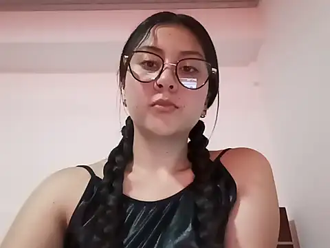 Snapshot of lil_mila chatting on 10.22.25 lil mila online show from 10.22.25